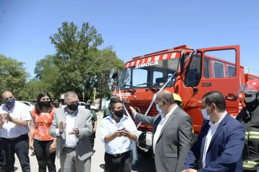 Bomberos de Simoca cuentan con una nueva autobomba