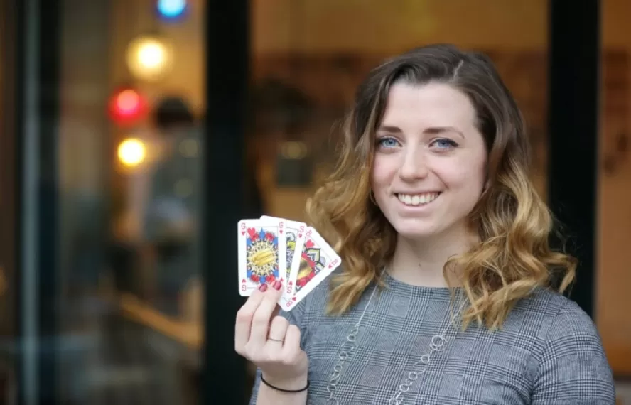  Indy Mellink creó este inclusivo juego de cartas. FOTO REUTERS