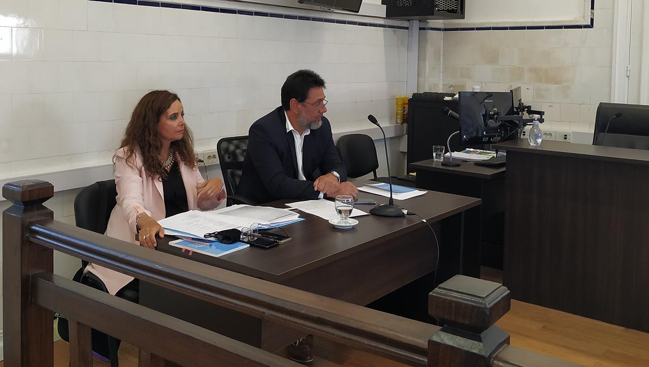 El fiscal Carlos Martín Amad y la auxiliar fiscal Josefina Vargas preparan su exposición para la audiencia de control de detención ante el juez Bavio. Foto Unidad Fiscal Salta