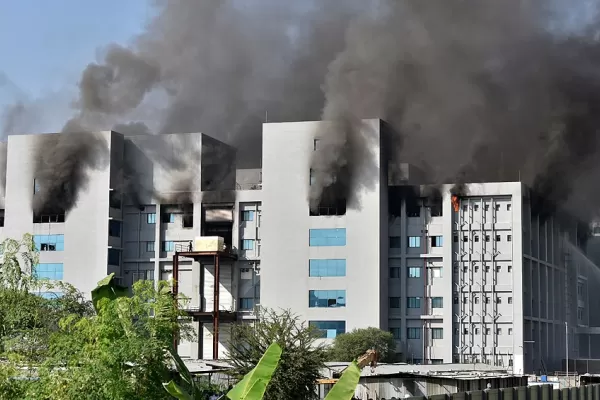 Se incendió en India una de las sedes del mayor fabricante de vacunas del mundo