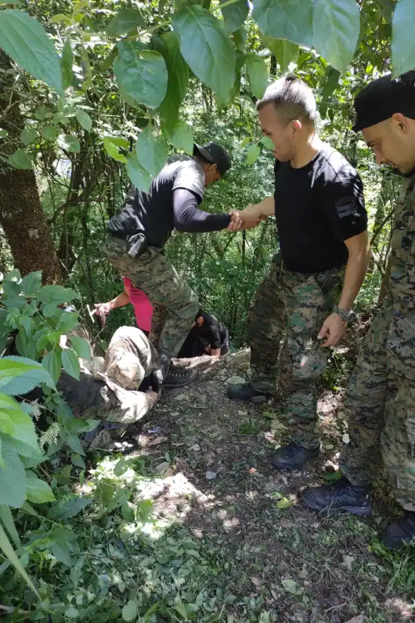 Policías rescataron a cuatro niños y a dos adultos que se habían extraviado en San Javier