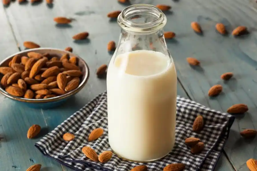 LECHE DE ALMENDRAS. Una ventaja es que esta se puede cocinar.