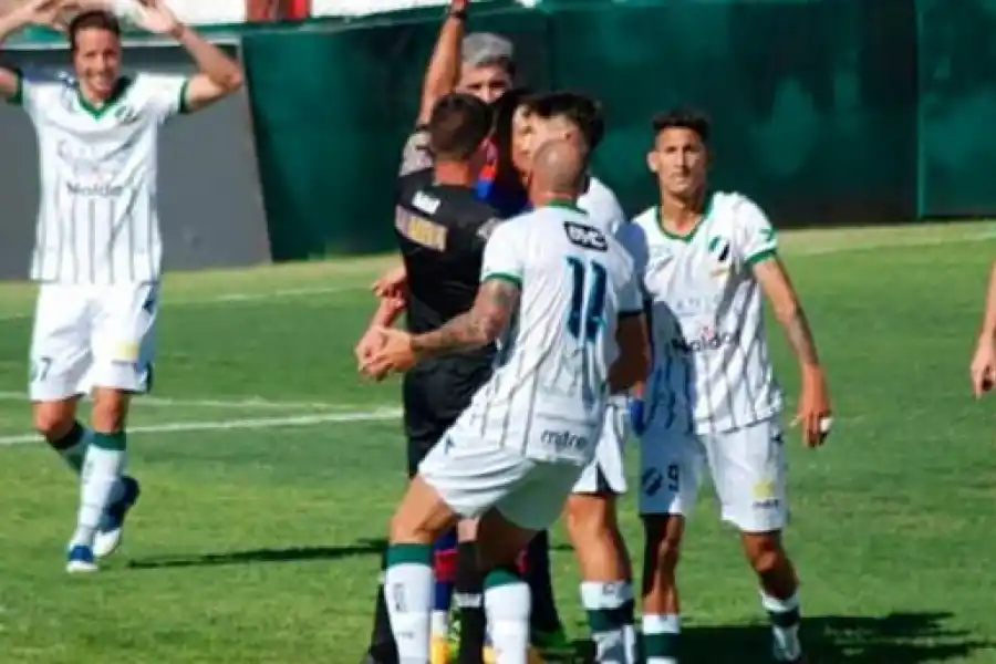 UN MANTO DE DUDAS. La tarea de Lucas Novelli en Güemes-Villa Mitre fue demasiado controvertida y poco imparcial. 