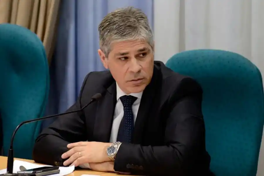 Canje y cambios: YPF pierde valor en el mercado