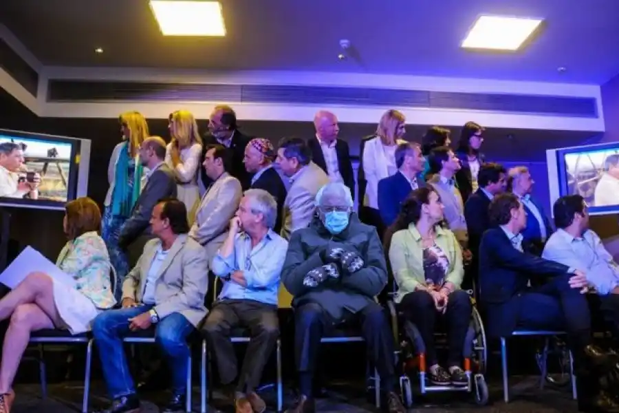 Los desopilantes memes del senador estadounidense que dejó la asunción de Biden