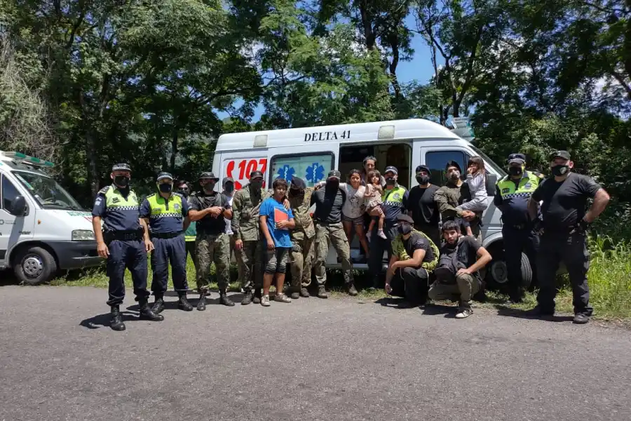 Policías rescataron a cuatro niños y a dos adultos que se habían extraviado en San Javier