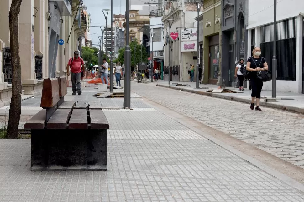 CALLE 25 DE MAYO. La próxima semana se habilitarán las obras de semi peatonalización de esta arteria, entre calles Santiago del Estero y San Juan. 