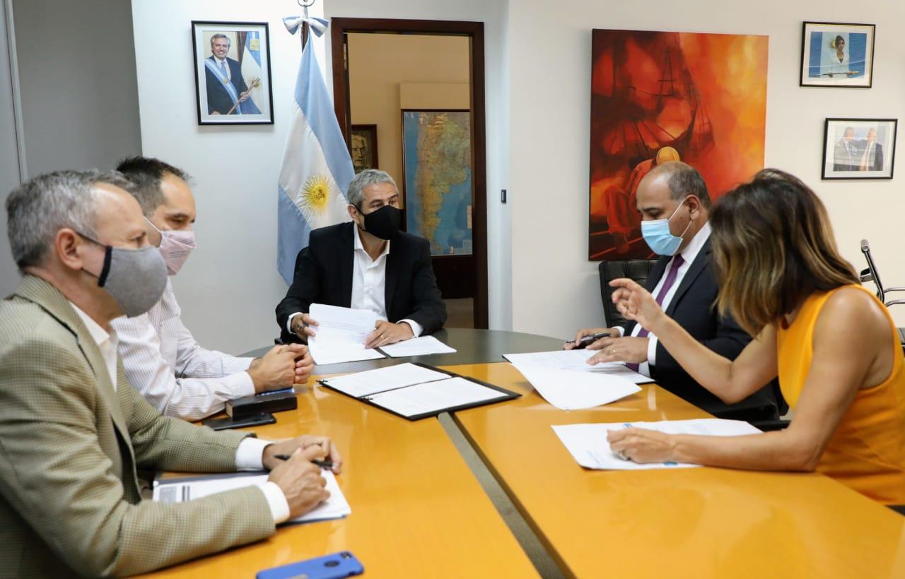 EN BUENOS AIRES. Manzur, junto al ministro Ferraresi y los funcionarios Cabral y Córdoba. Foto Ministerio de Desarrollo Territorial de la Nación