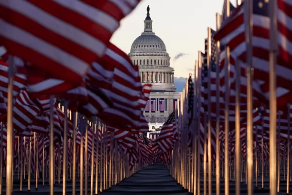 La  foto que no viste: campo de banderas en Estados Unidos
