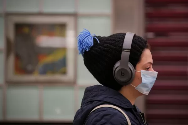 Pese a la vacunación, el coronavirus no cede en Europa