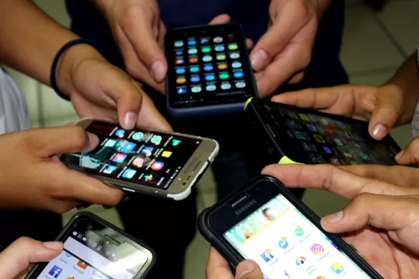 “Los chicos no pueden evaluar el riesgo del mundo virtual”