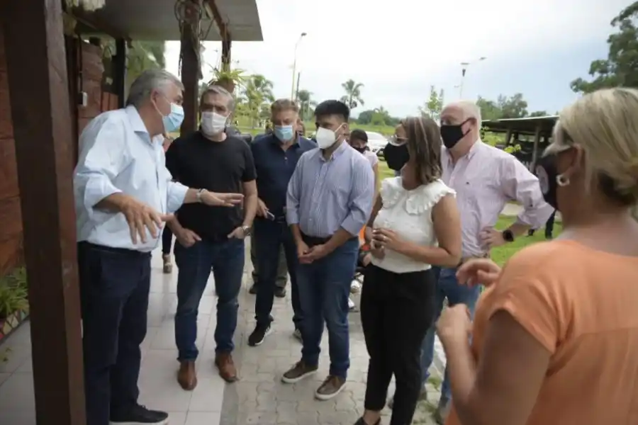 RECORRIDA POR EL MUNICIPIO. Morales fue hasta Bella Vista para cumplir con una promesa formulada al intendente Sebastián Salazar.  