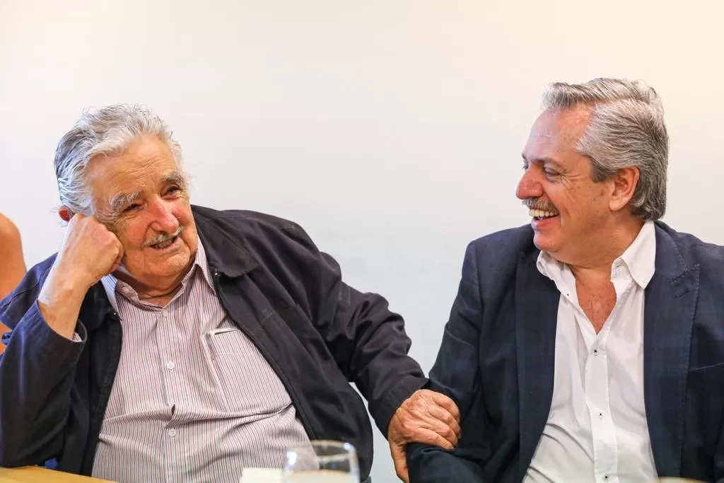 EN NOVIEMBRE DE 2019. Mujica y Fernández sonríen durante una reunión. Twitter @UNTRE