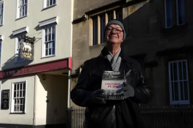 Abierto por 450 años, un pub de Oxford está a punto de cerrar, por la pandemia