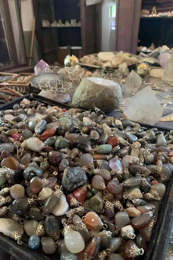 Arte escondido: Alberto, el orfebre que huyó de la villa tafinista y se internó en el paraíso