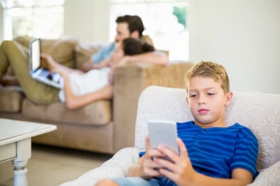 Quiénes son los huérfanos digitales y por qué se llaman así