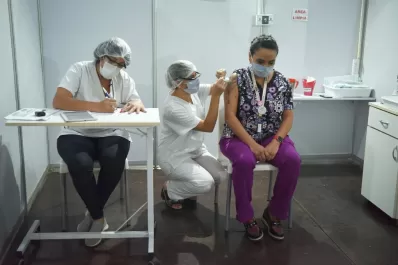 Este mes llegarán al país 580.000 vacunas de Oxford AstraZéneca