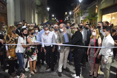 Semipeatonal en 25 de Mayo: música y desfile en la inauguración