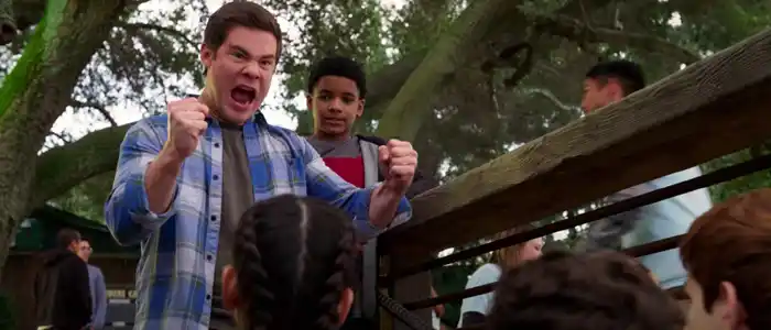  MAGIC CAMP. Cuenta la historia de Andy Duckerman (Adam Devine), quien en su niñez era una leyenda en el campamento de magia.