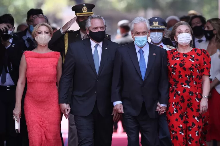 Sebastián Piñera, la primera dama chilena Cecilia Morel, Alberto Fernandez y la primera dama Fabiola Yáñez (Foto: Reuters)