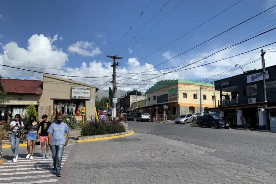 ALIVIO PARA LOS PEATONES. Ahora es más fácil cruzar en esa arteria.