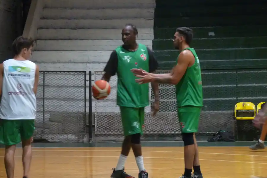 GENTLEZA LUCÍA SALINAS (PRENSA NB)