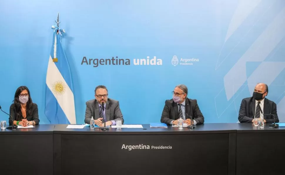 ANUNCIOS. Matías Kulfas, ministro de Desarrollo Productivo, junto con Basterra y Español, dan a conocer detalles del cierre de las tratativas.  