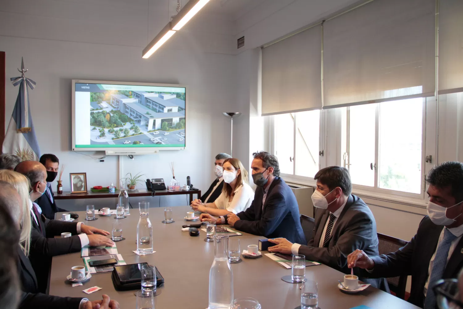EN BUENOS AIRES. Manzur, junto a Katopodis y otros funcionarios, analiza el proyecto de la Quebrada del Portugués. Foto: Comunicación Pública