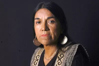 Reconocimiento a la voz esencial de Luisa Calcumil