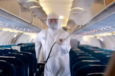 Ocultó que tenía covid-19, viajó en avión y ahora irá presa