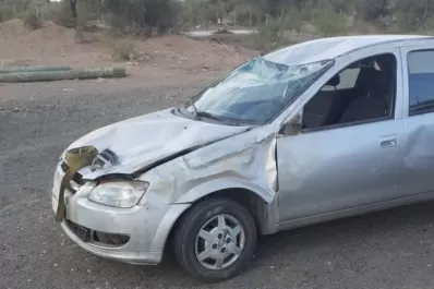 Dos tucumanos que viajaban rumbo a Mendoza volcaron en San Juan