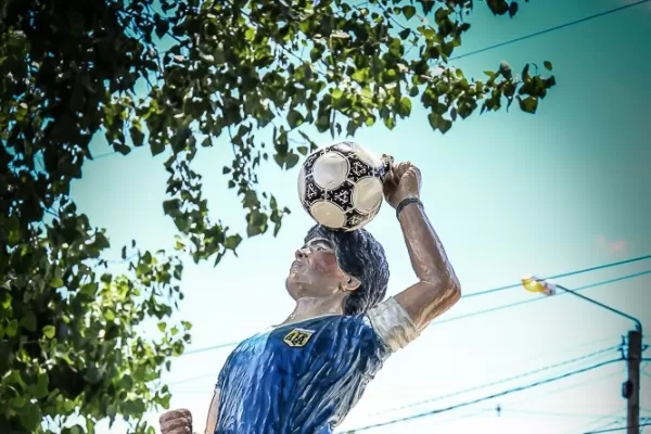 La estatua de Diego en Famaillá: trampa, vergüenza, corrupción, todo lo que opinan los lectores