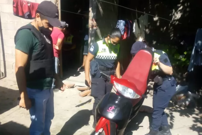 Policías en acción. Los efectivos encontraron una moto robada, en Concepción. 