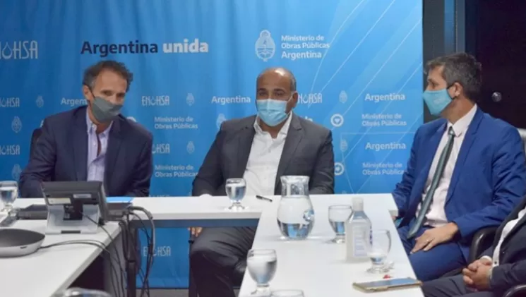 El gobierno realizará conexiones de cloacas en 10.500 hogares tucumanos