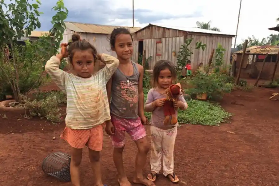  LIBRES DE TRABAJO INFANTIL. Documental de Martín Parlato que muestra la triste realidad de la explotación infantil en la industria yerbatera.