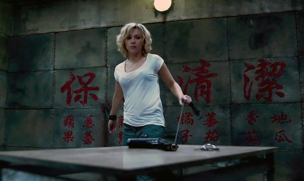  LUCY. Morgan Freeman y Scarlett Johansson protagonizan este thriller de acción dirigido por Luc Besson.