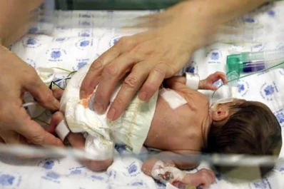 Abandonaron a un bebé de 15 días en una plaza