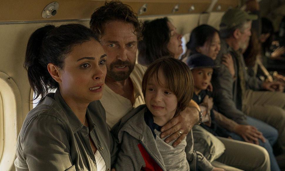  GREENLAND. En estreno, la historia de una familia lucha por sobrevivir después de enterarse de que un cometa aniquilará al planeta.