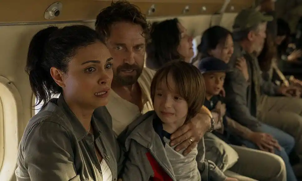  GREENLAND. En estreno, la historia de una familia lucha por sobrevivir después de enterarse de que un cometa aniquilará al planeta.