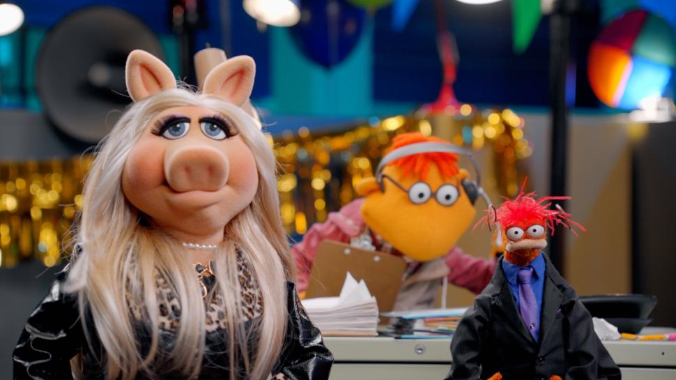  MUPPETS AHORA. Scooter se apura a entregar a tiempo la nueva serie de Internet de los Muppets. Debe subirla ya mismo.