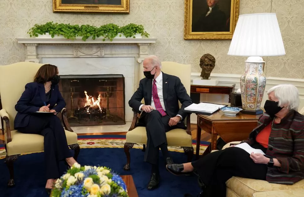 UNA DIARIA POSTAL. Kamala Harris viene ocupando un verdadero sitio de preferencia en la agenda cotidiana de Joe Biden en la Casa Blanca.  REUTERS 