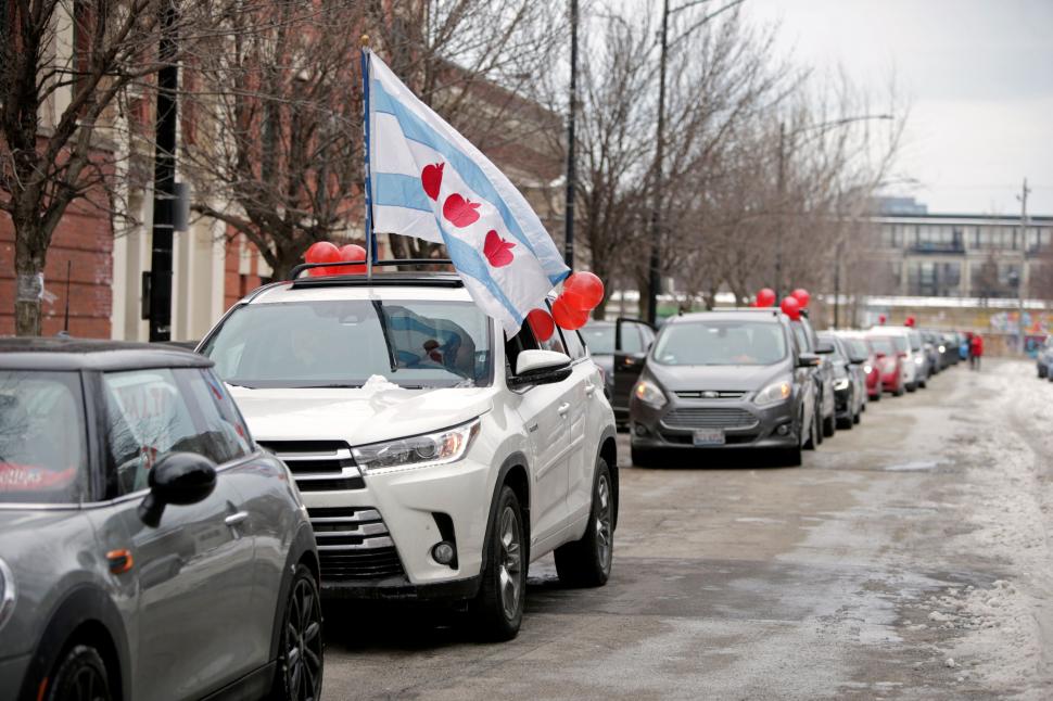 CHICAGO. La Unión de Maestros hizo una caravana para pedir que sigan las negociaciones por los protocolos contra la covid-19 en escuelas públicas. fotos reuters