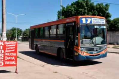 Policías irán en los colectivos de la Línea 17 cuando ingresen a Manantial Sur y a Los Chañaritos