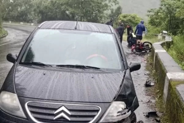 Un choque entre una moto y un auto en el camino a los Valles dejó como saldo una persona herida