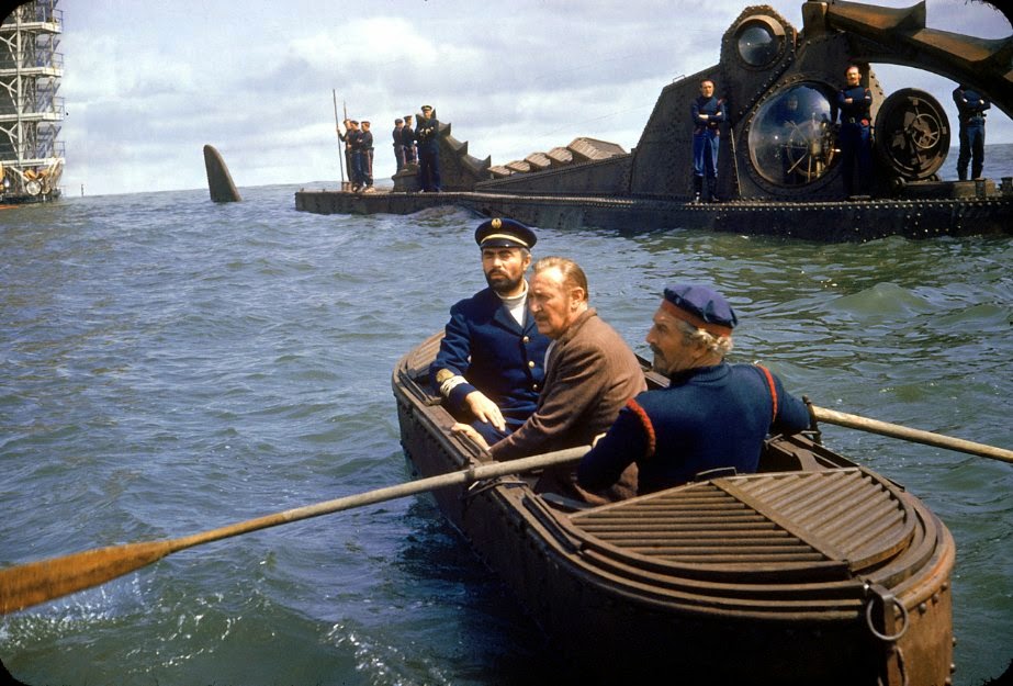  20.000 LEGUAS DE VIAJE SUBMARINO. Los miembros de una expedición del siglo XIX están buscando a un terrible monstruo marino.