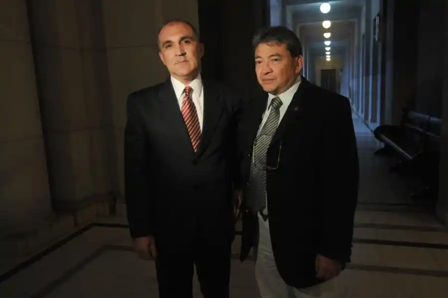 ALBO. El magistrado (a la izquierda), como testigo, decidió comparecer por escrito. 