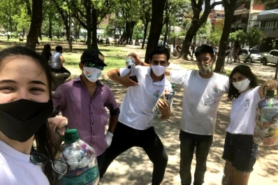 Ambientalistas tucumanos recolectan y reciclan colillas de cigarrillos