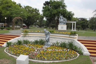 Invitan a participar de caminatas guiadas por el parque 9 de Julio para conocer su patrimonio