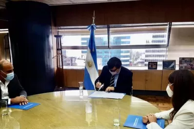 Moroni firmó un convenio que beneficiará a 21.000 trabajadores del Plan Intercosecha