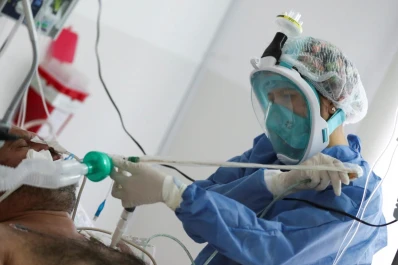 Secuelas de la covid-19: investigadores advierten sobre la niebla mental